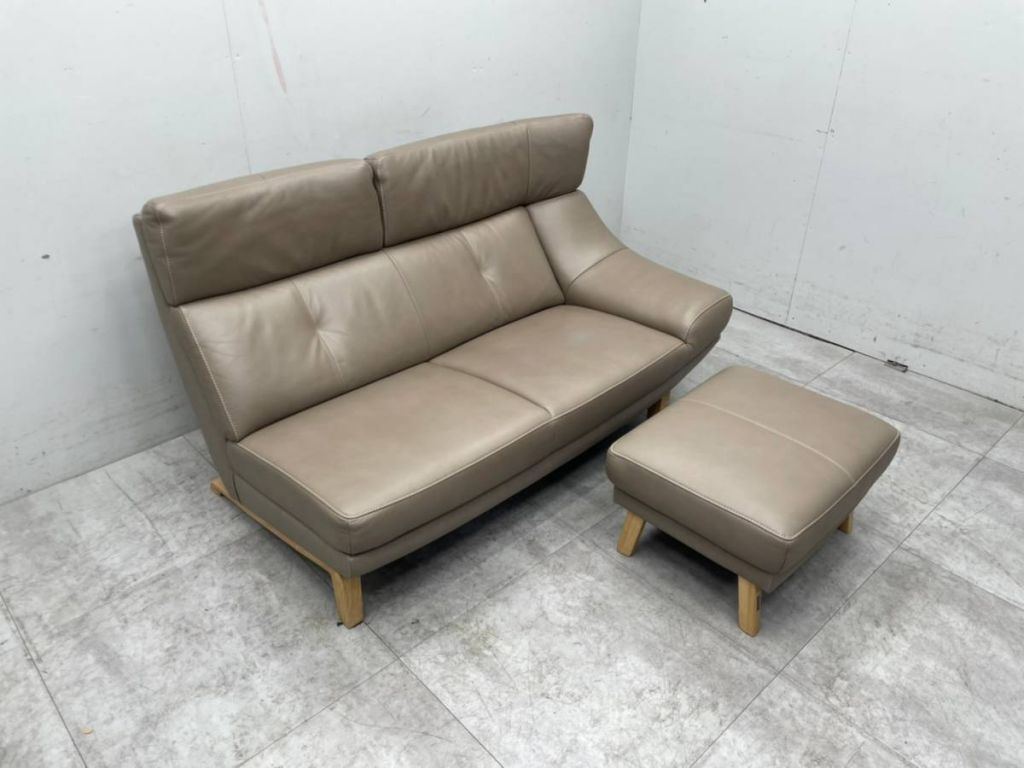 カリモク　RU6620　リクライニングソファ　本革　オットマン付　美品 人気のkarimoku(カリモク家具)のRU6620 バケット 本革 リクライナー