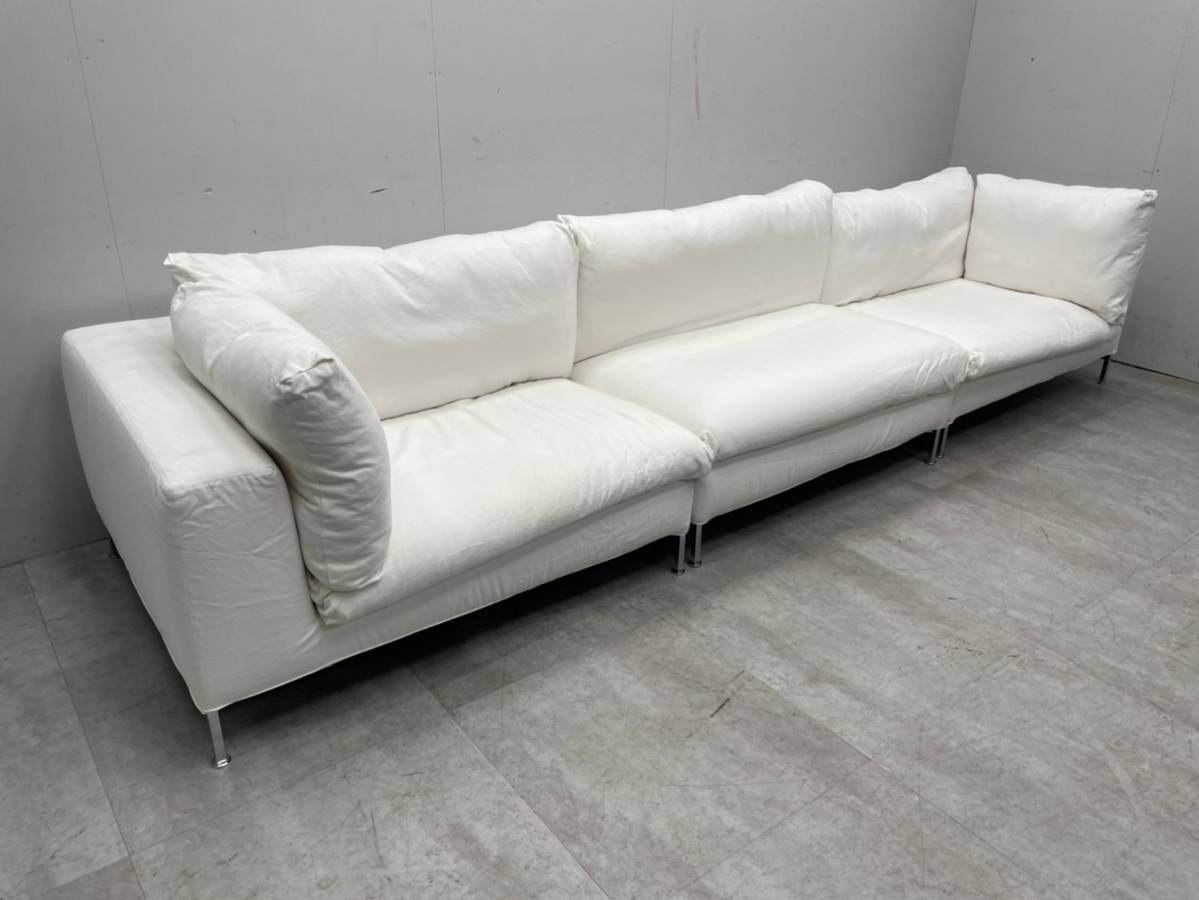 東京都港区のお客様より【Cassina/カッシーナ】ボックスソファ 3人掛けソファ ワイドサイズ を出張買取させて頂きました Buy High